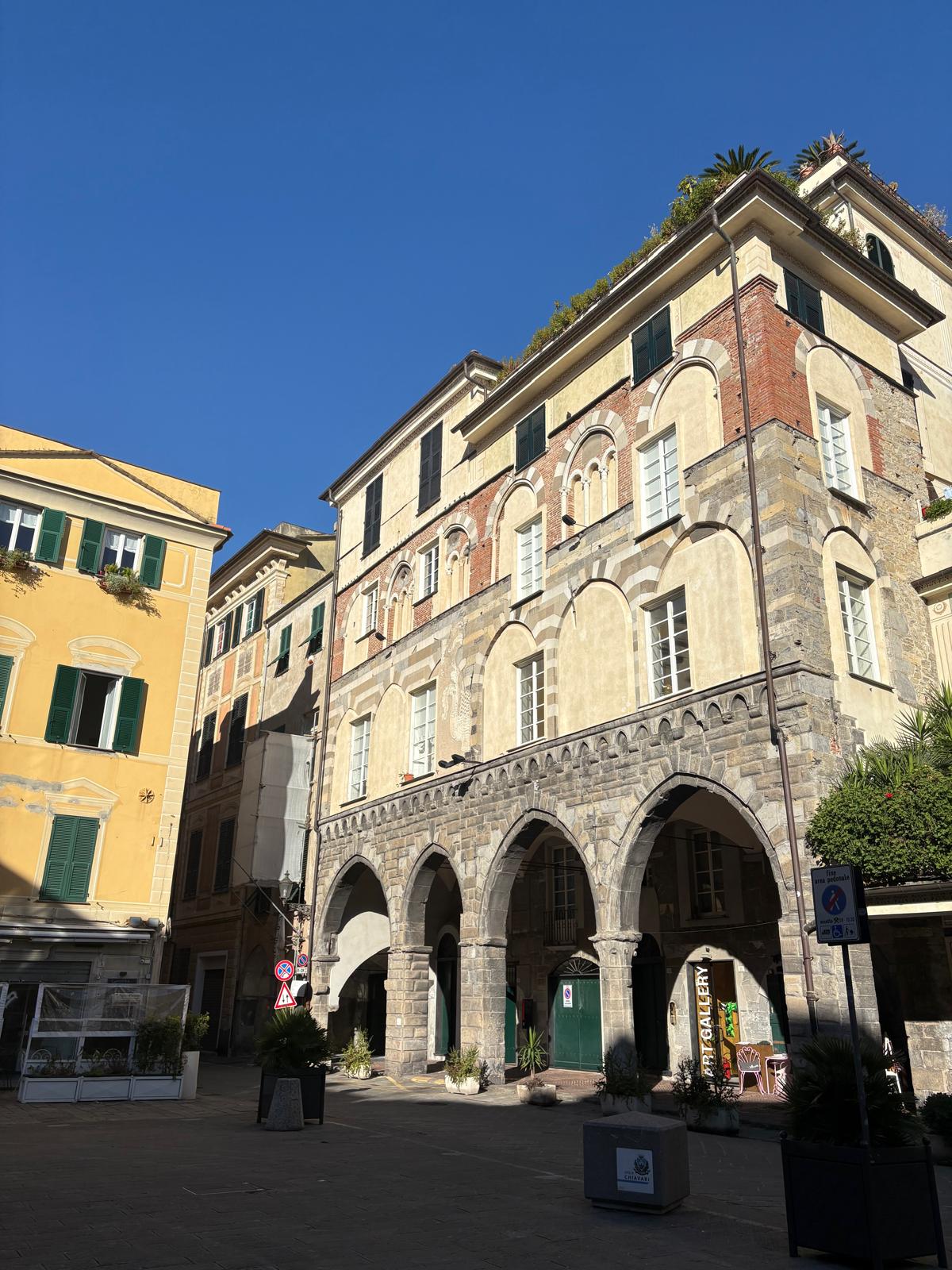 Palazzo “dei portici neri”