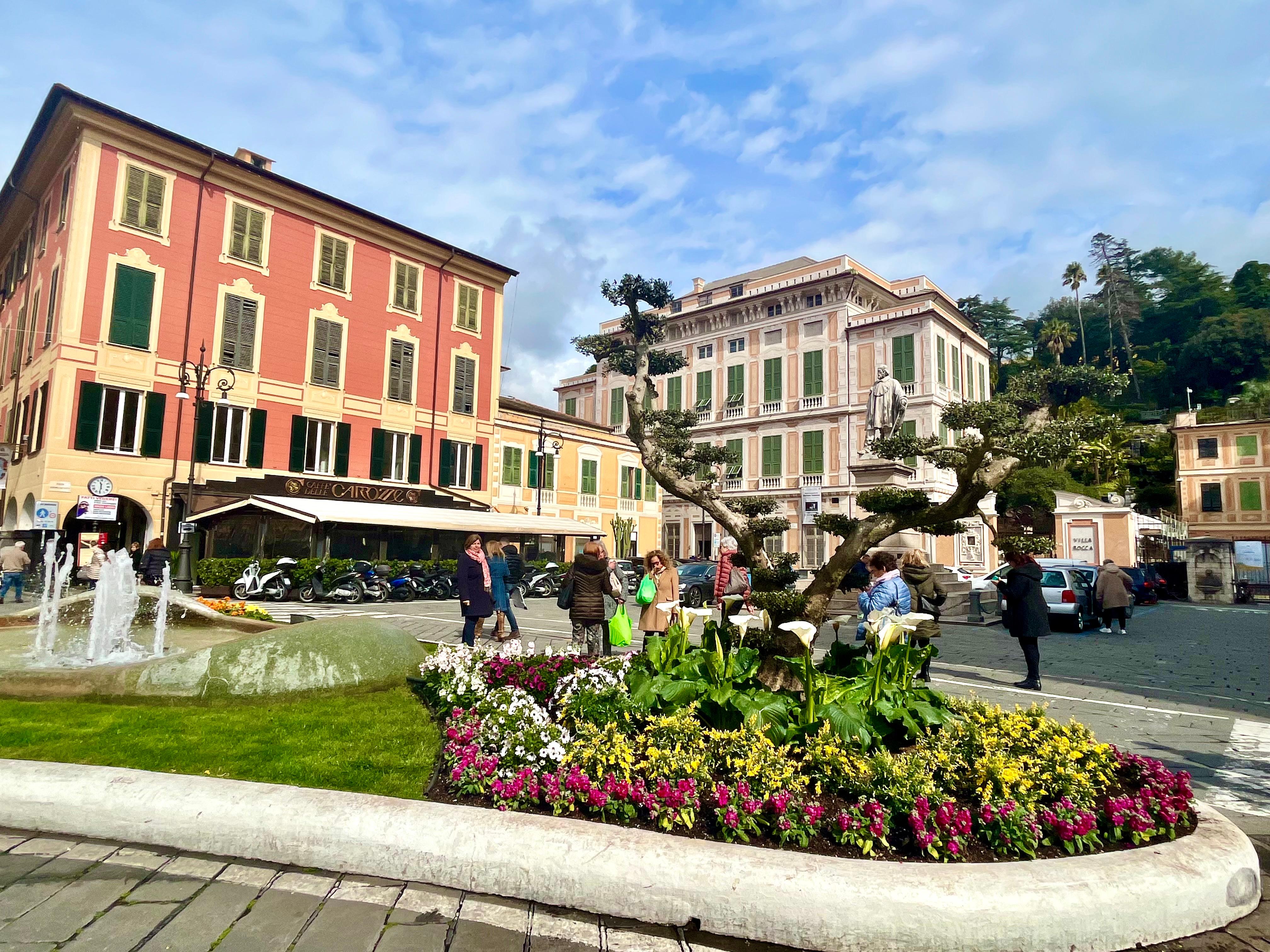 Piazza Matteotti. Pedonalizzazione festivi e prefestivi.